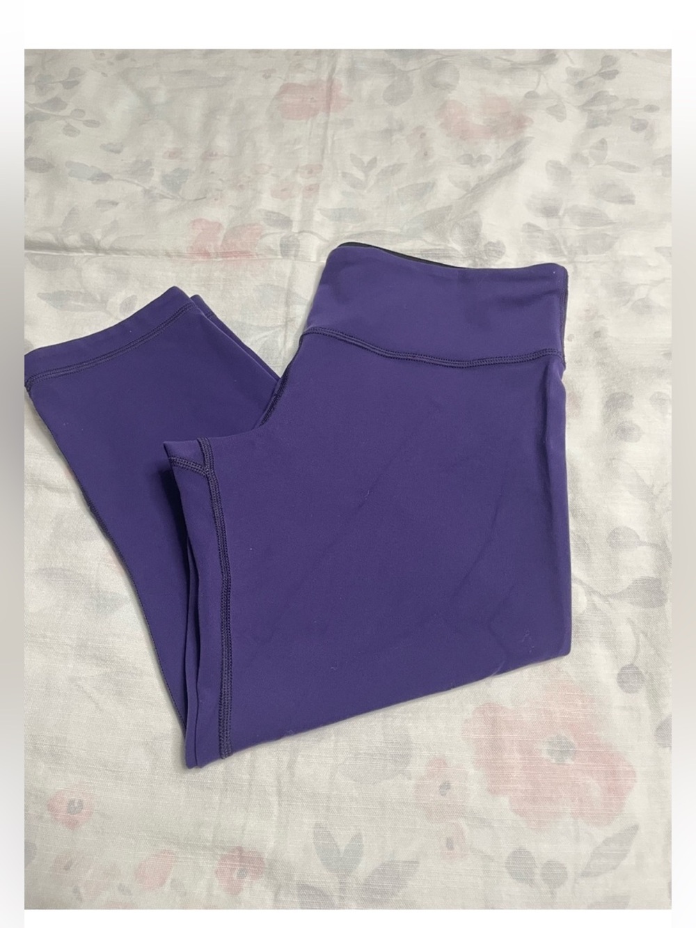 Lululemon Athletica Crop
Leggings 10